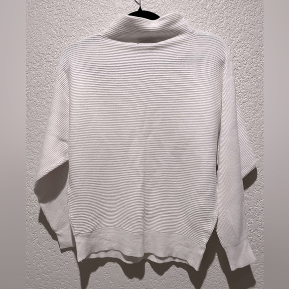 NWT Carmen Marc Valvo Cream Color sweater with Faux button details size L - Picture 4 of 12